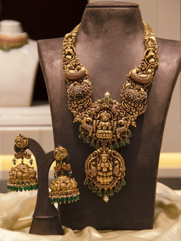 heavy temple bridal jewellery set for brides in gold